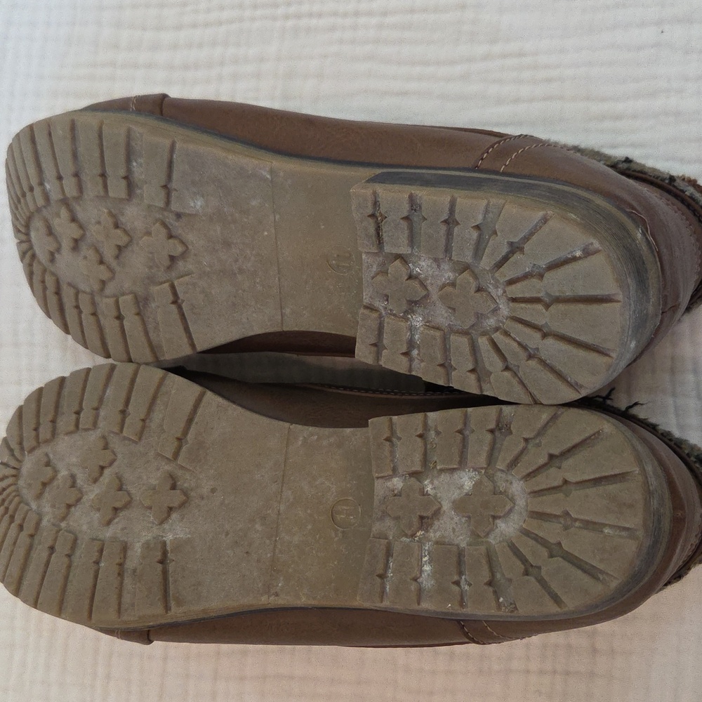 Refresh Women's Brown Ankle Bootie - Picture 7 of 7